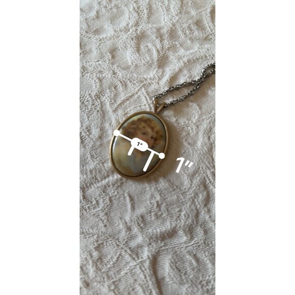 Vintage Angel Cherub Cameo Pendant Necklace With Gold-Tone Chain - Picture 13 of 14